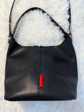 Vincis Bench Black Shoulder Bag